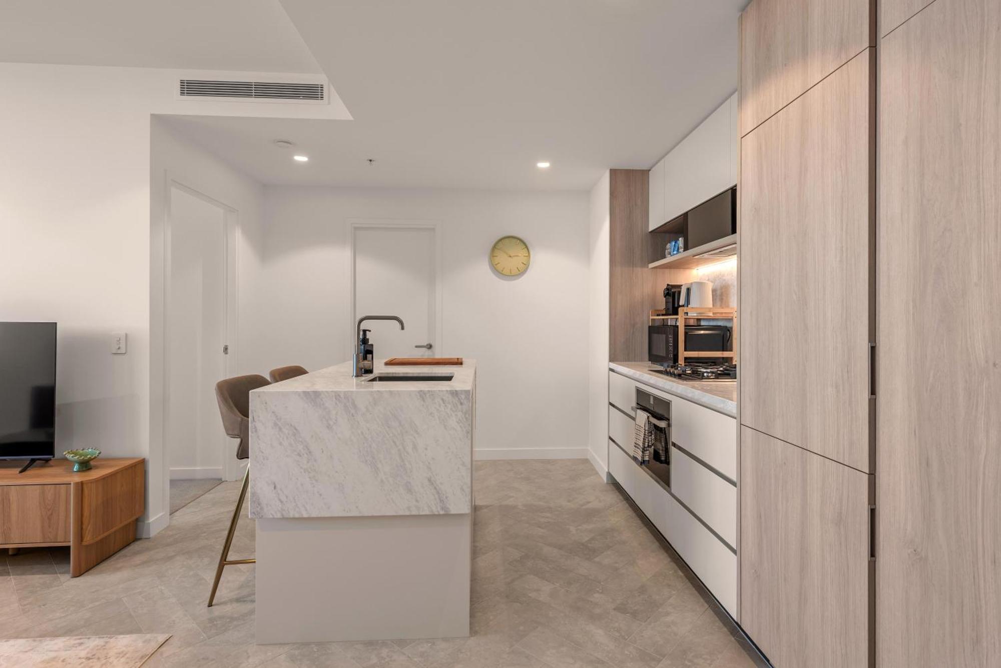 Queen's Wharf 1br With View, Pool And Free Parking