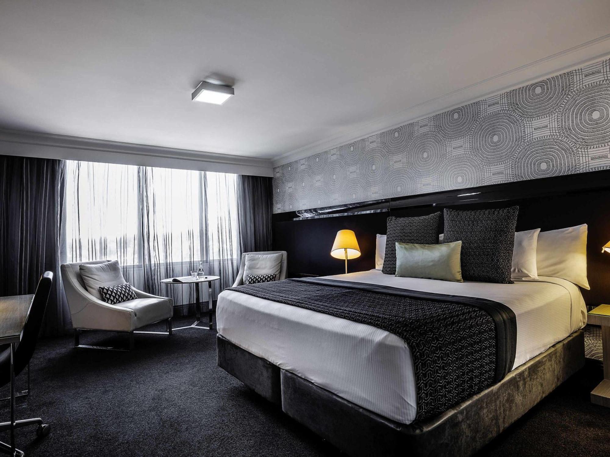 Pullman King George Square Hotel 5*