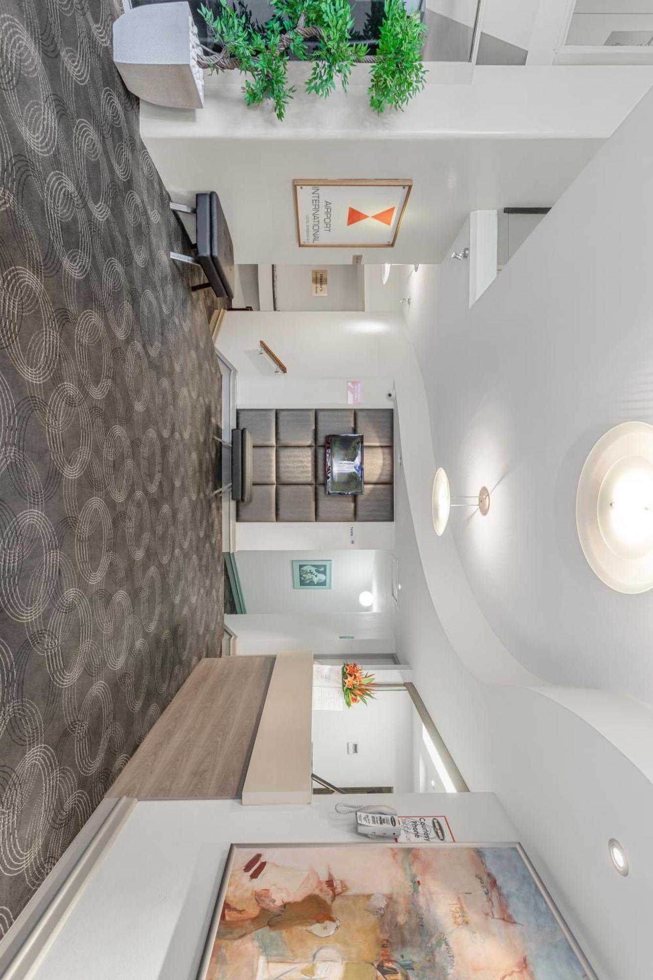 Hotel Airport International 4*