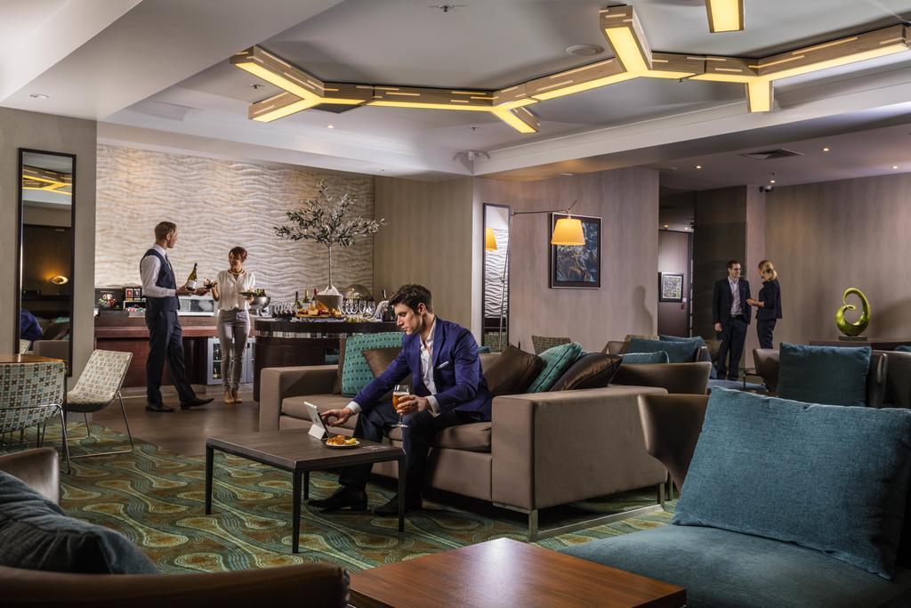 Pullman King George Square Hotel 5*