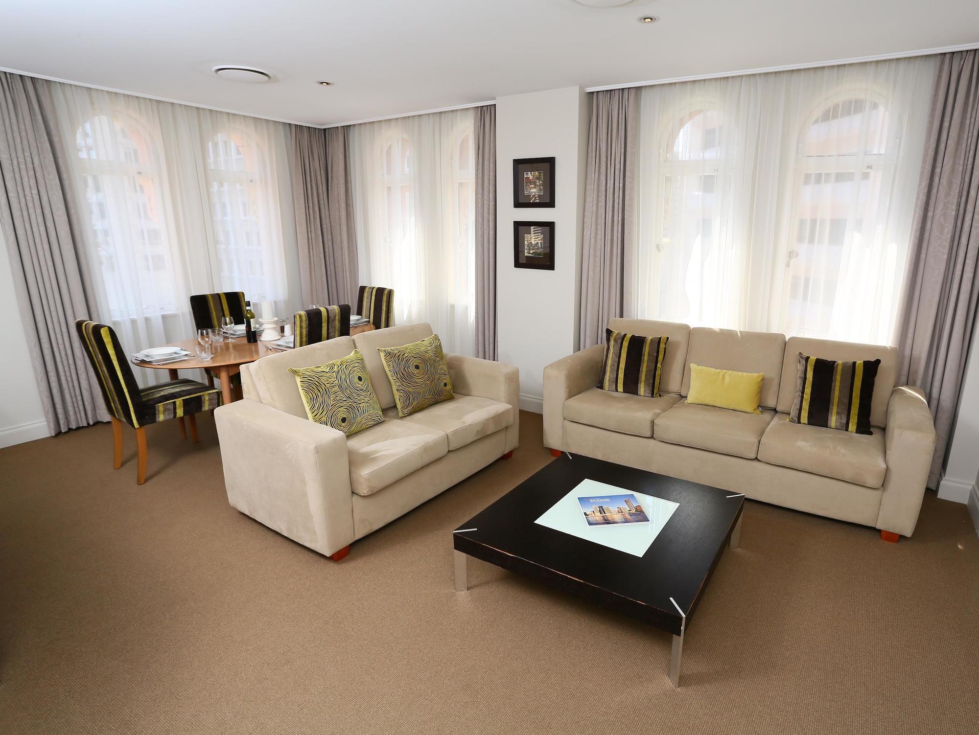 Manor Aparthotel 4*