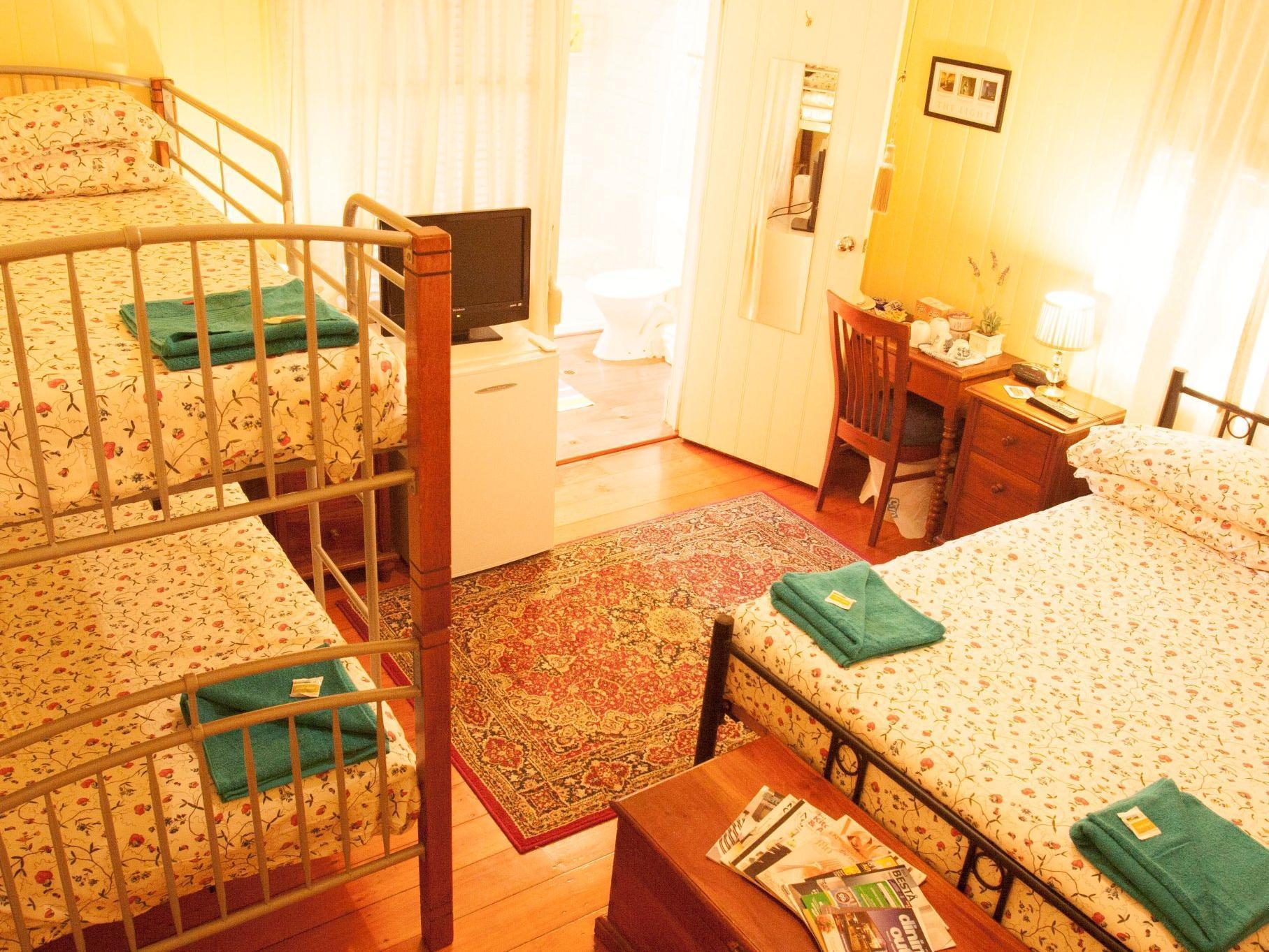 Eton House 4*