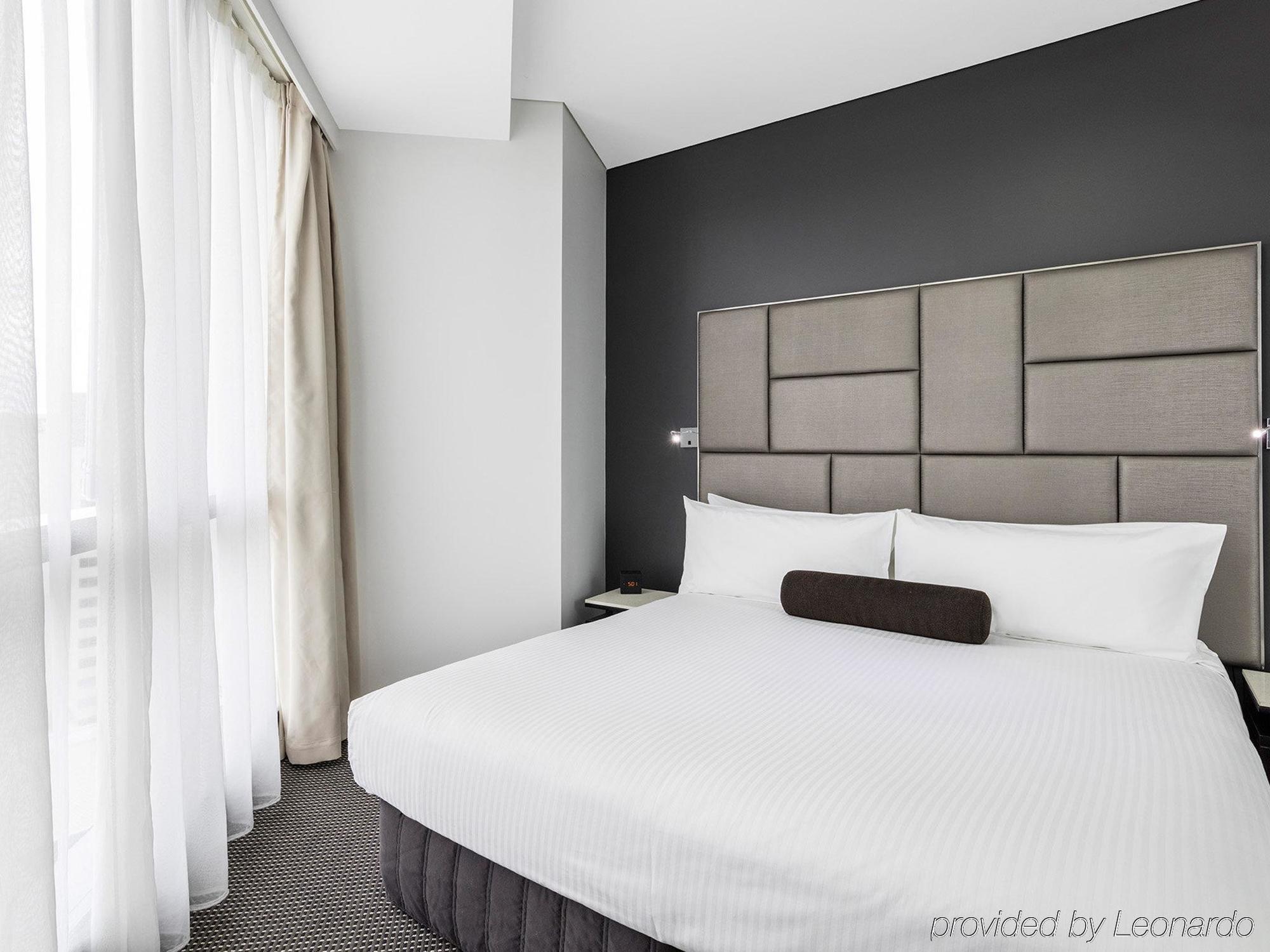 Meriton Herschel Street, Hotel