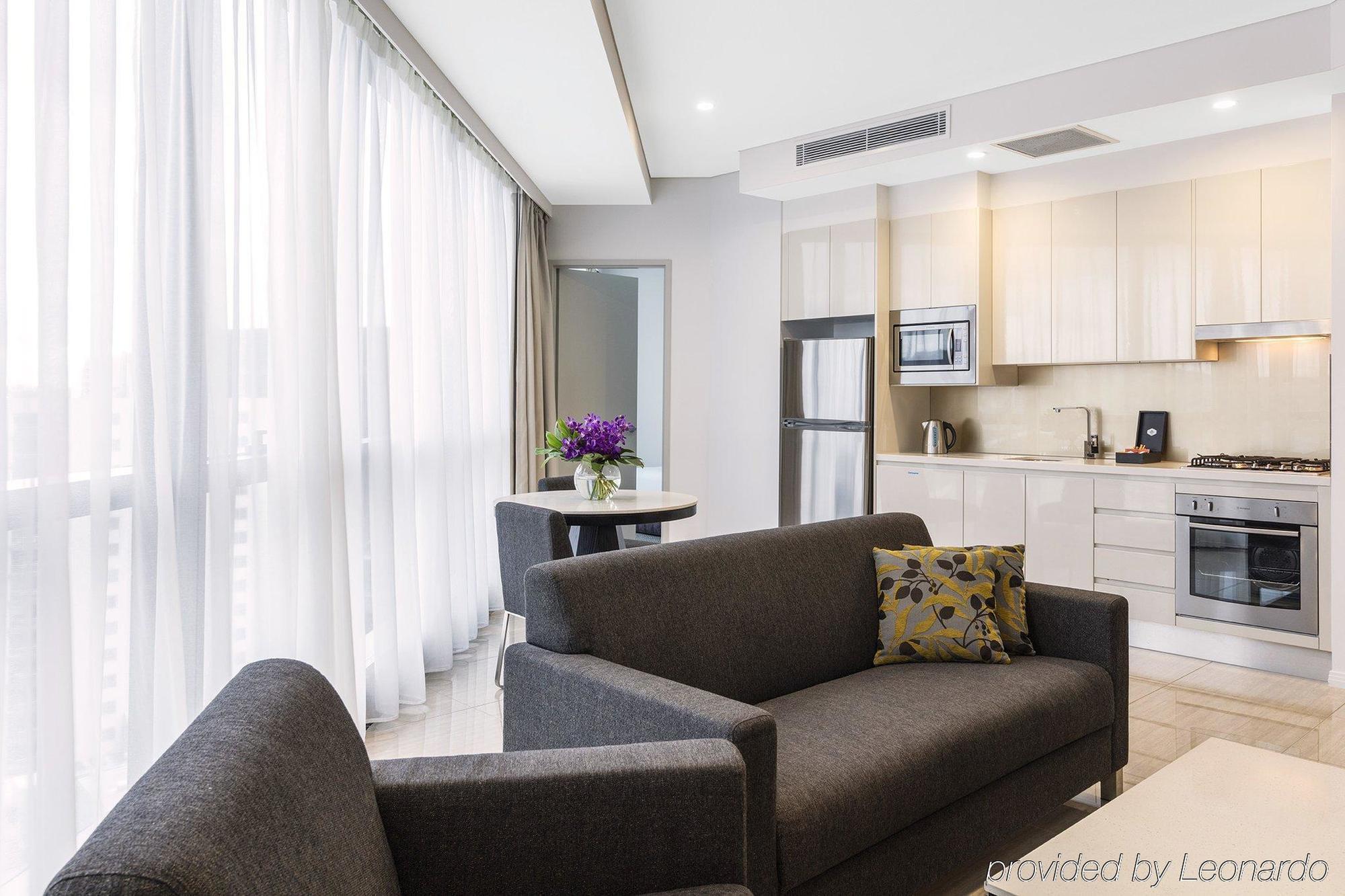 Meriton Herschel Street, 5*