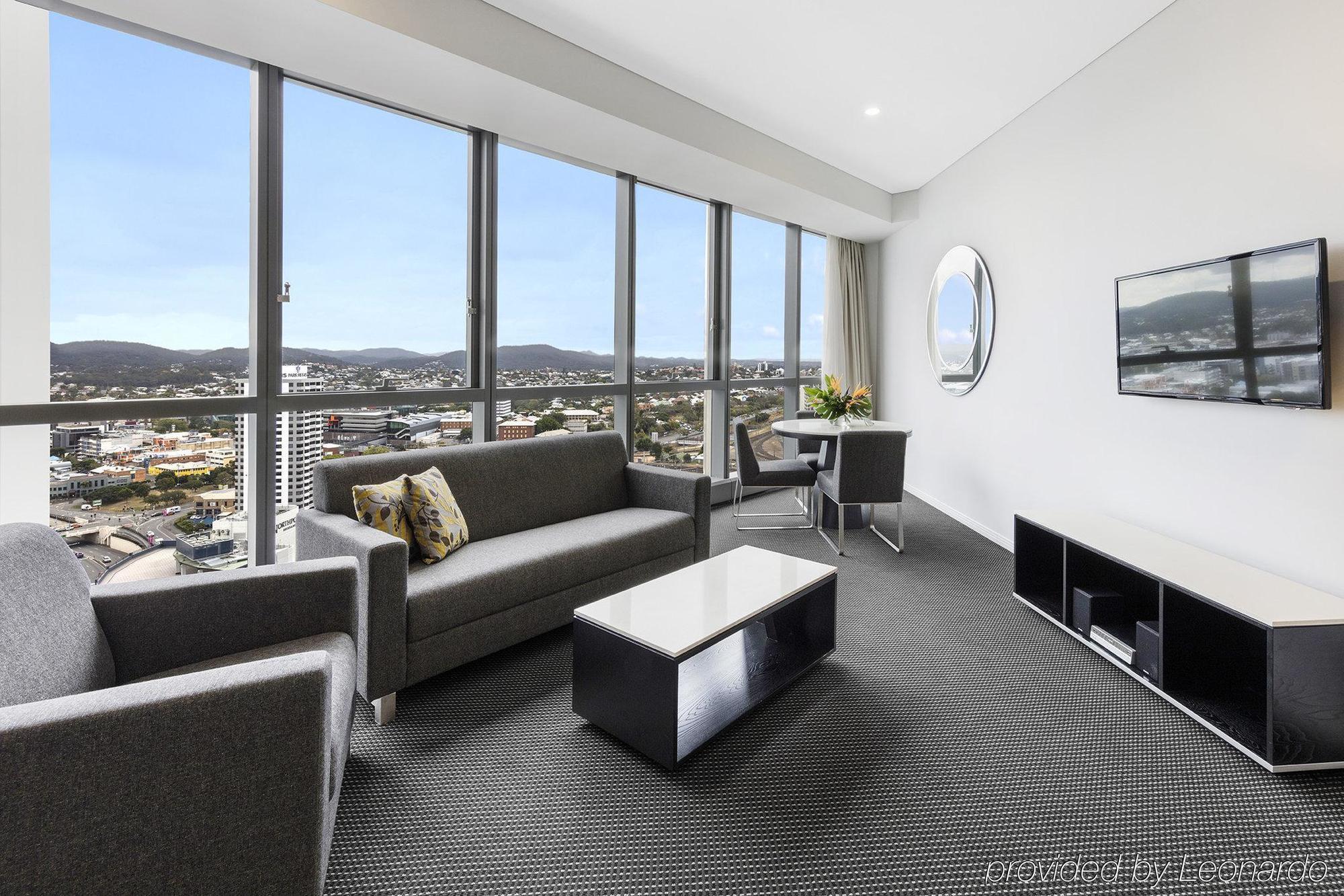 Meriton Herschel Street, Hotel