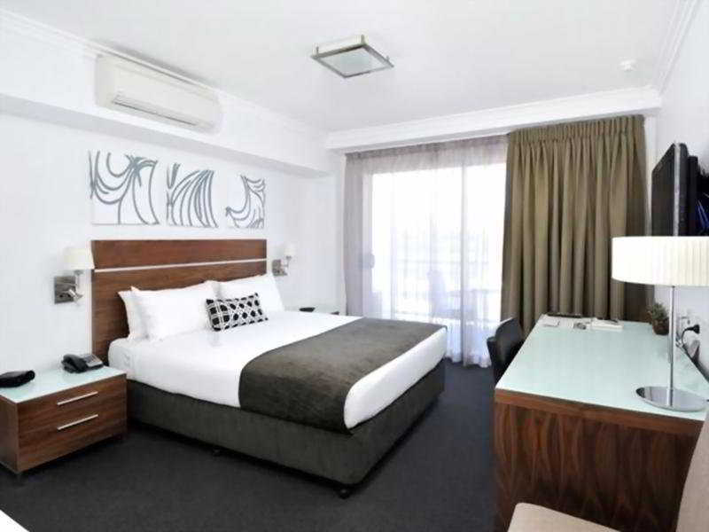 Chino 4* Brisbane