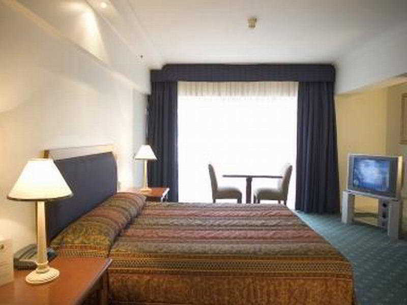 Chifley At Lennons 4*