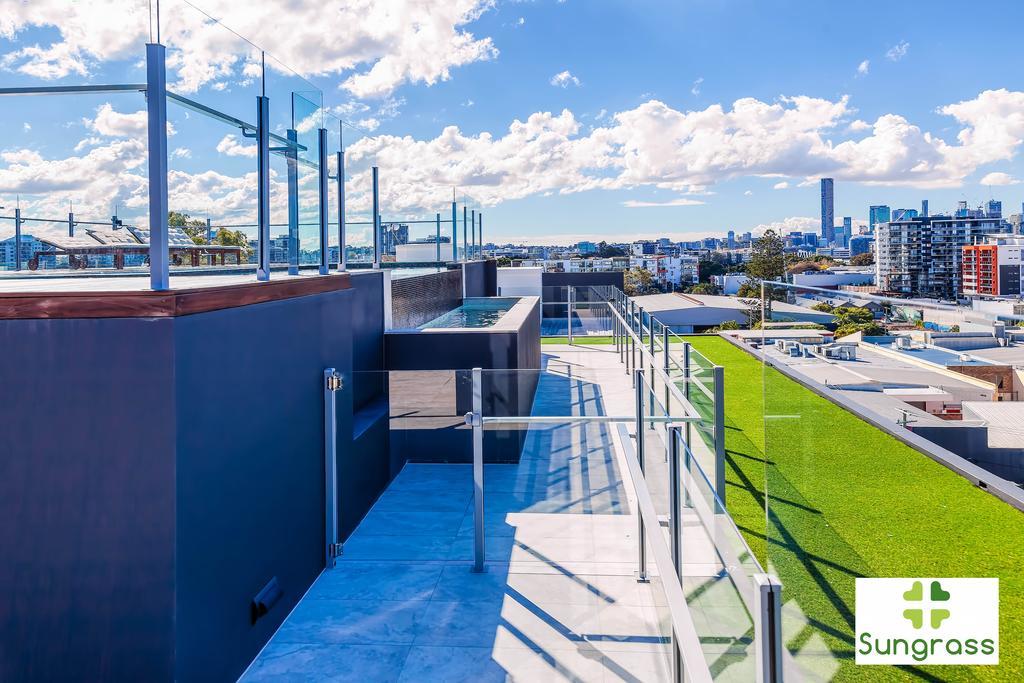 Soko Waterfront West End Aparthotel