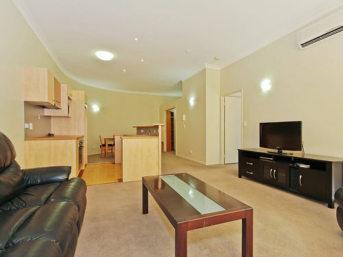 Spring Hill Aparthotel 4*