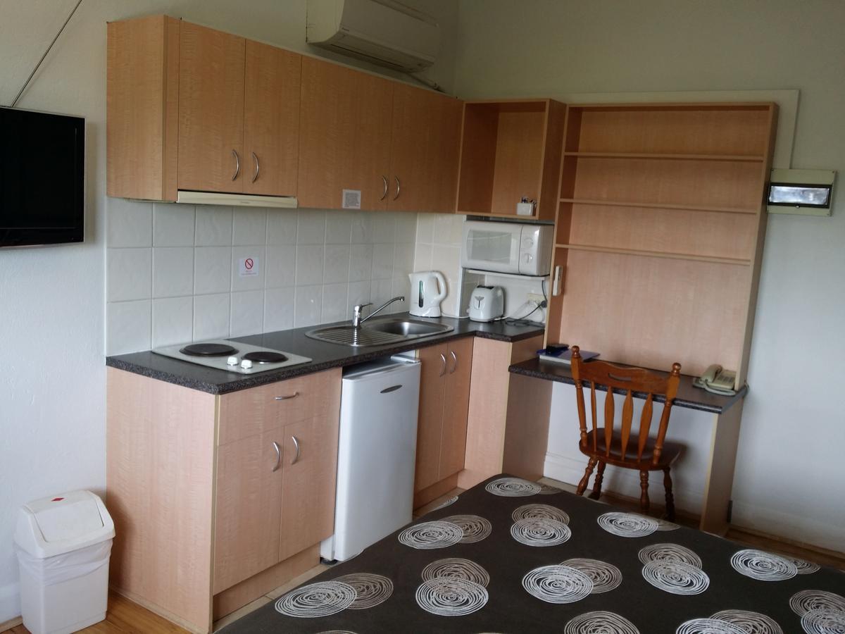 Hampton Court Aparthotel 4*