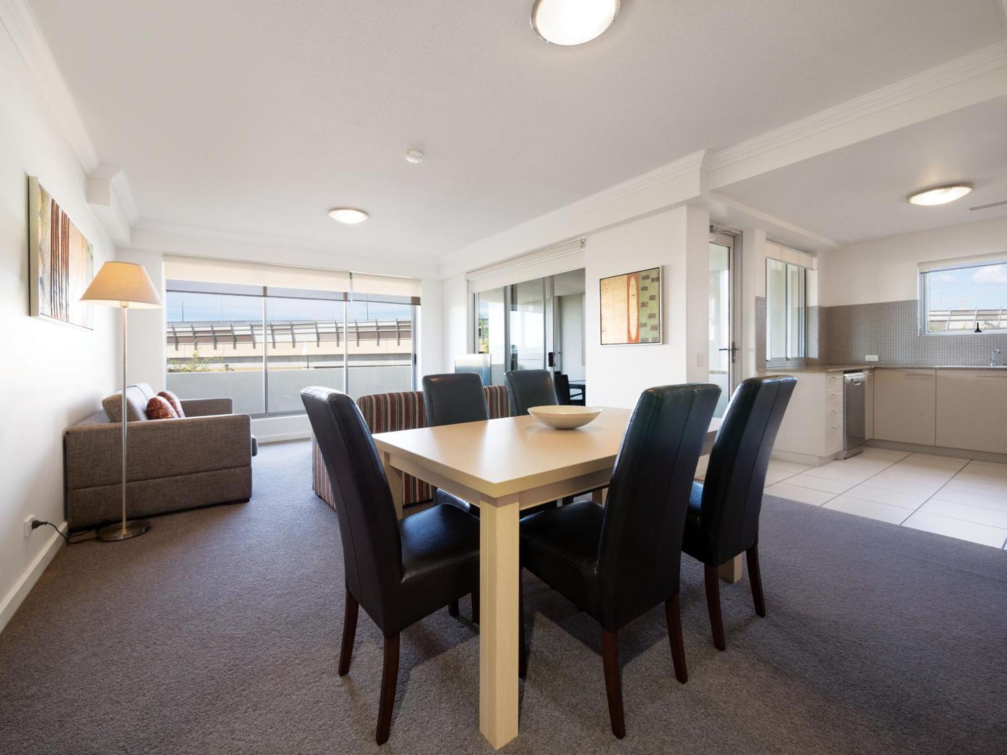 Oaks Mews Aparthotel 4*