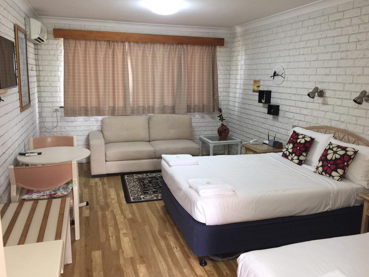 Holland Park Motel 3*