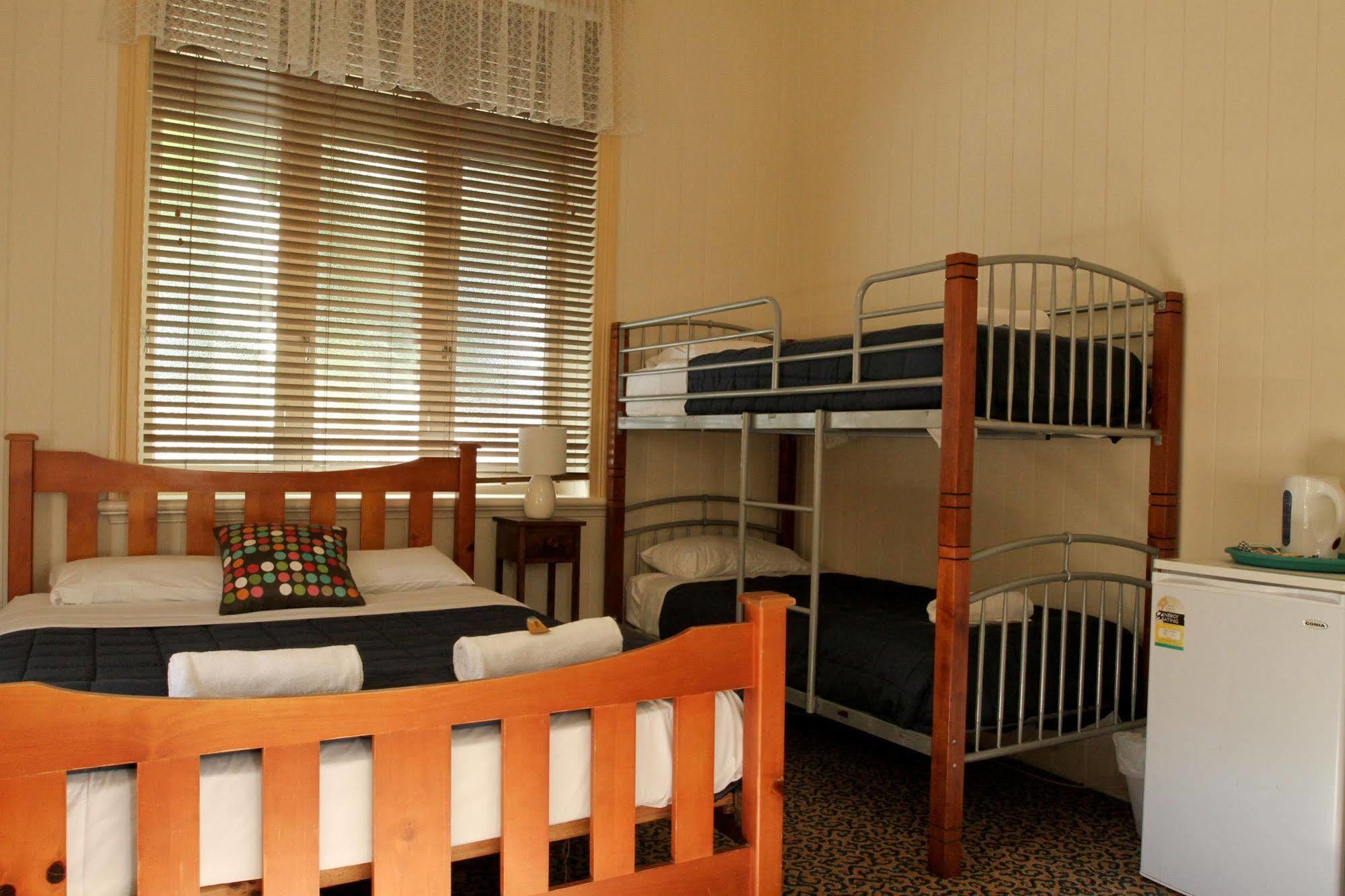 Bowen Terrace Motel 3*