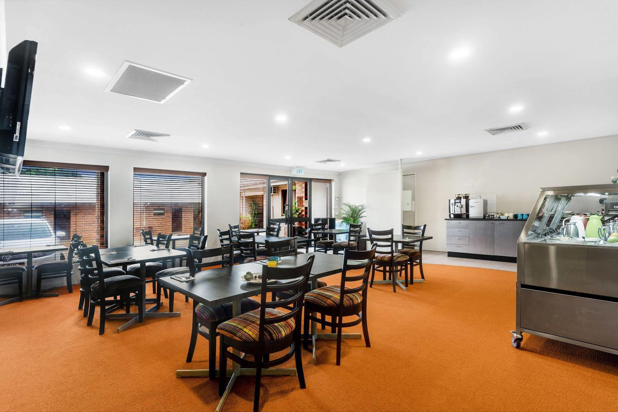 Airport Admiralty 3*