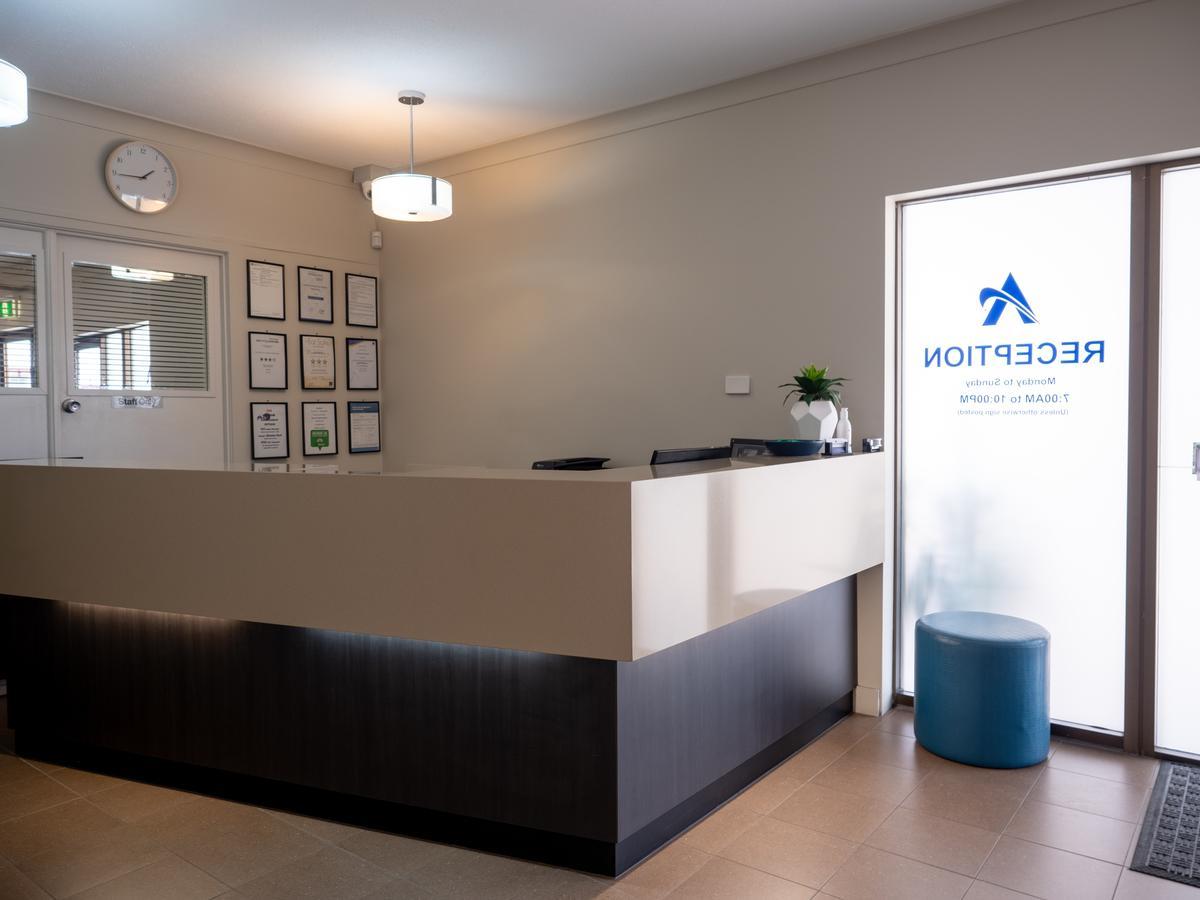 Airport Admiralty Motel 3*