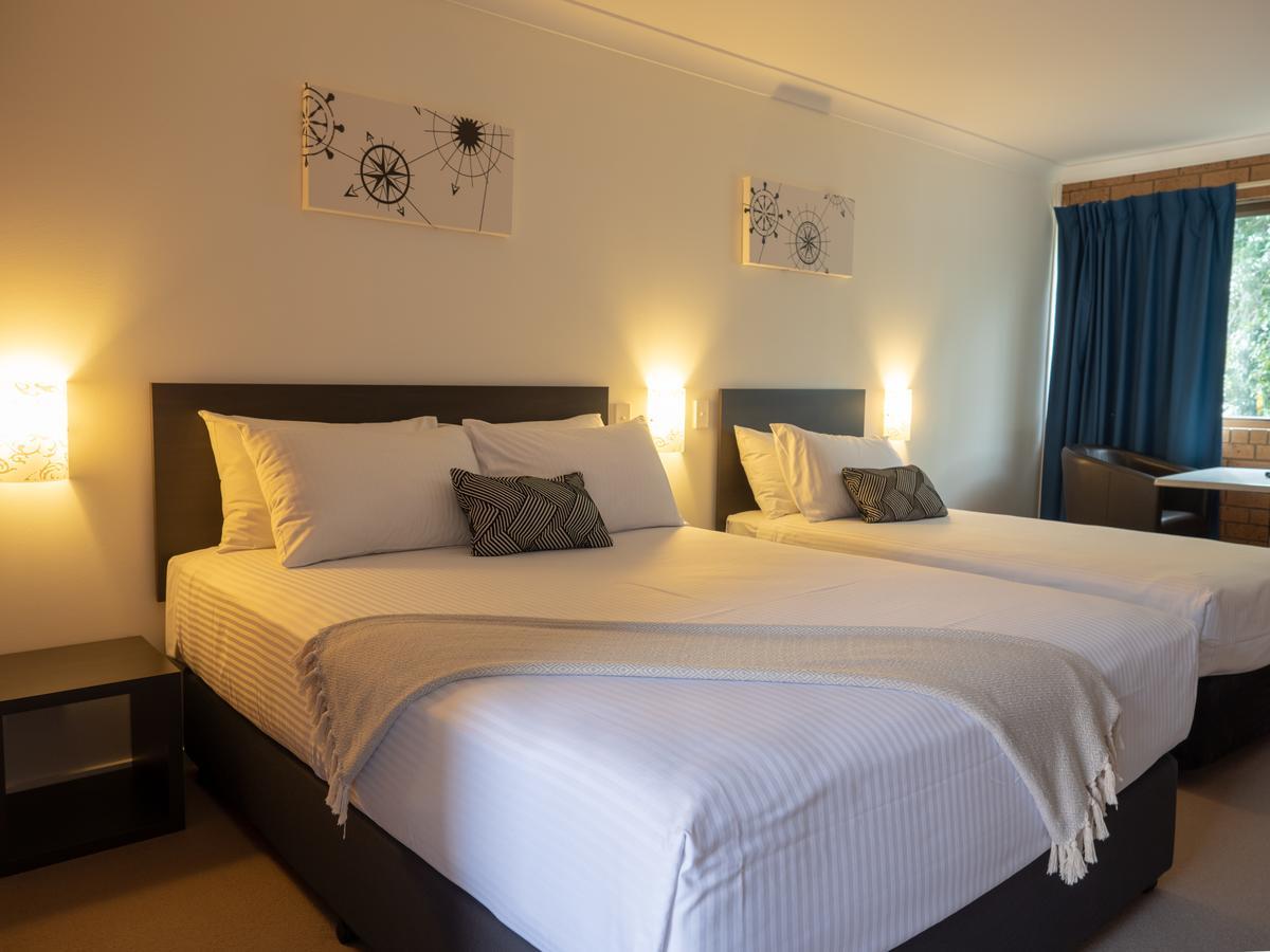 Airport Admiralty Motel 3*