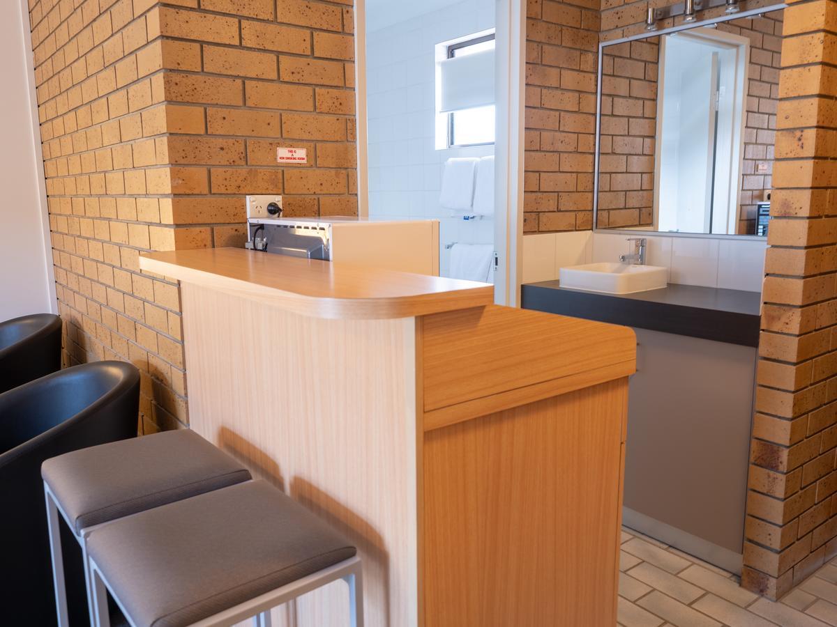 Airport Admiralty 3*