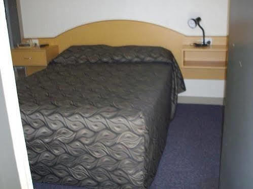 Salisbury 3* Brisbane