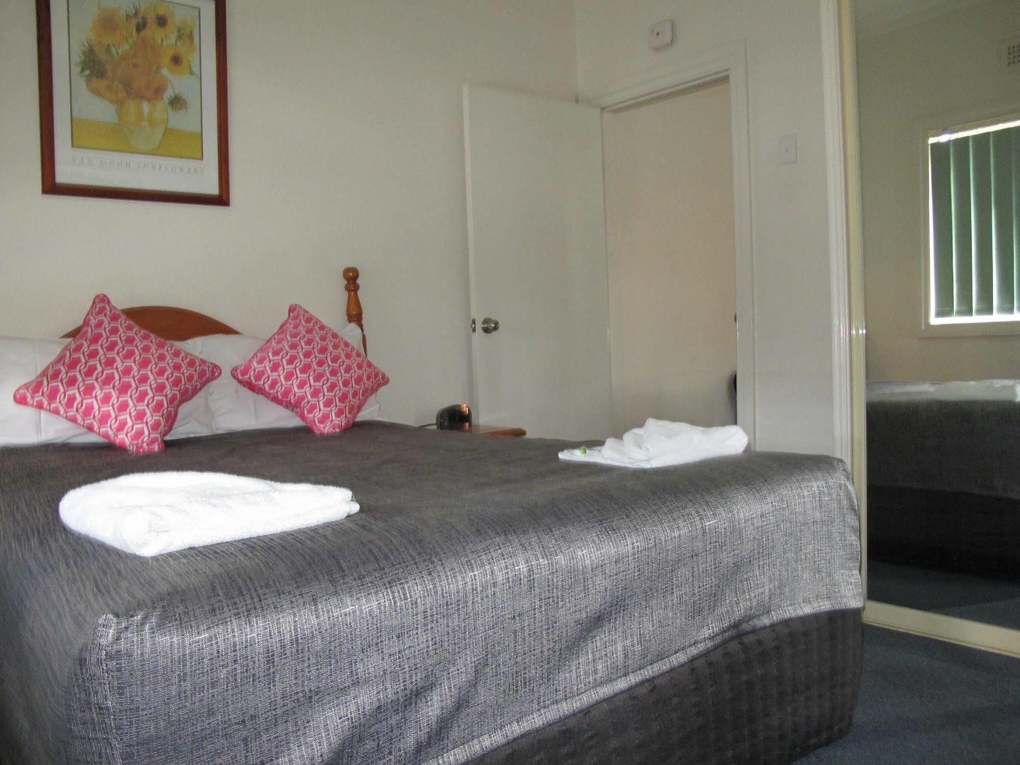 Aparthotel Hampton Court 4*