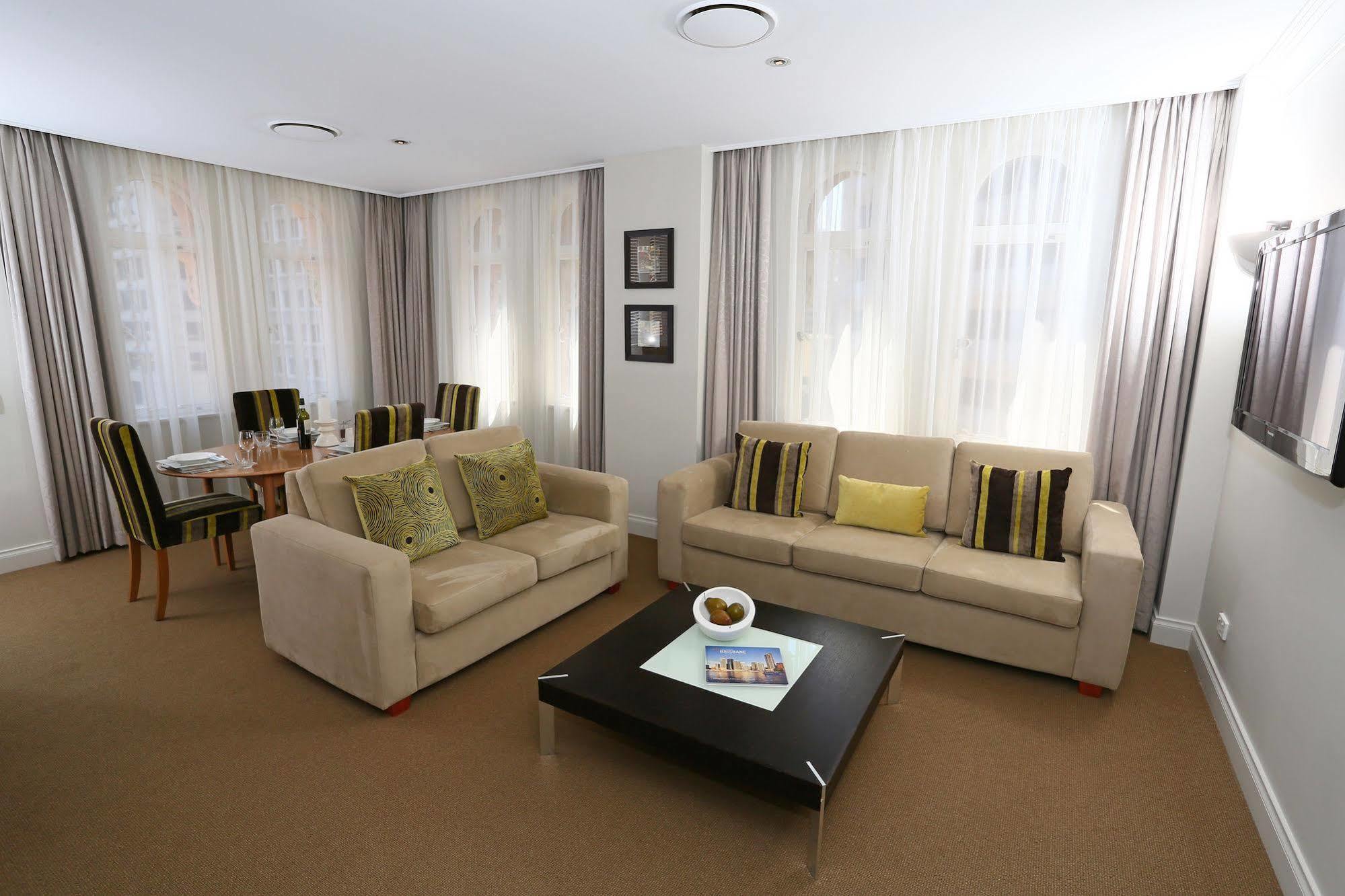 Manor Aparthotel 4*