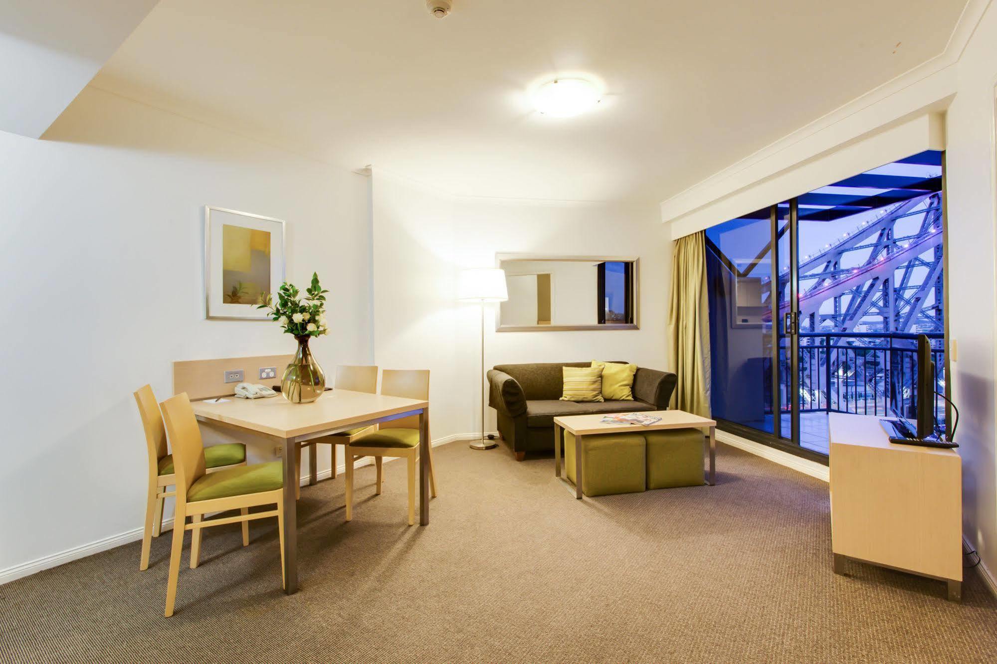 Adina Aparthotel 4*