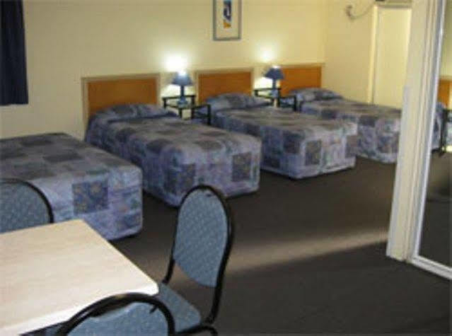 Hamilton Motor Motel 3*