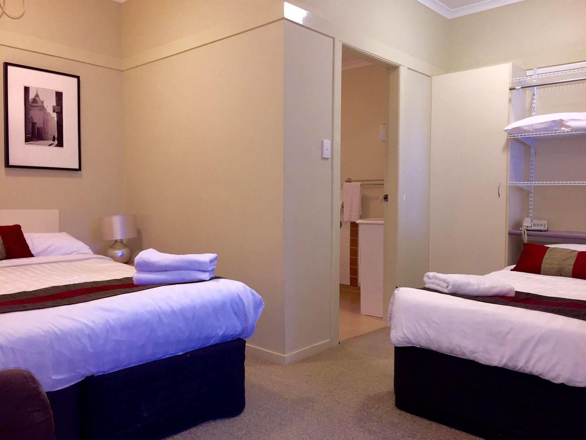 Street 3* Brisbane