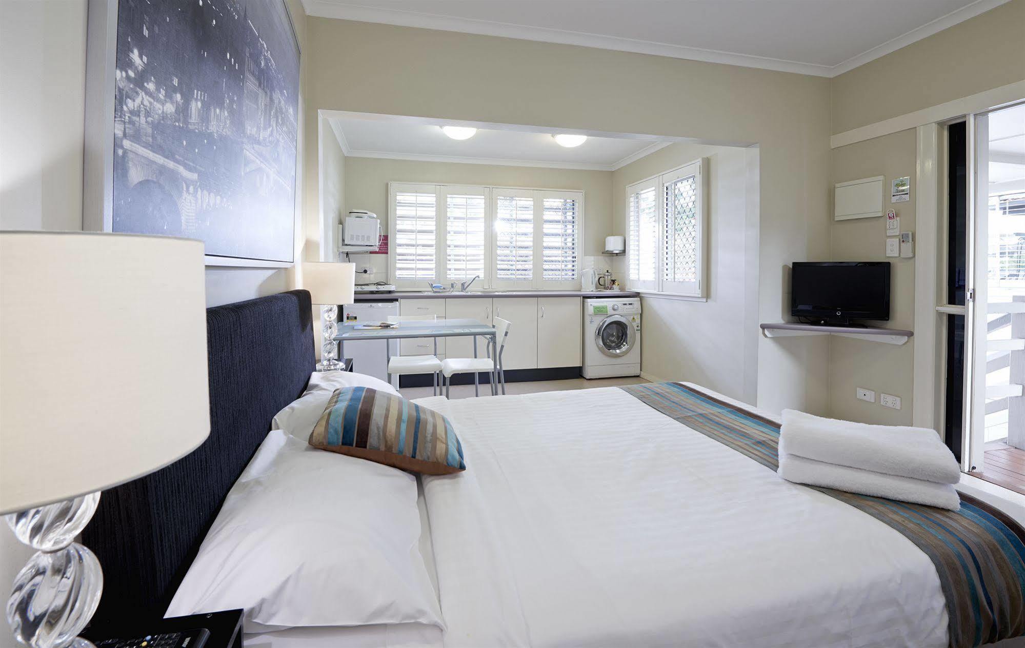 Street Aparthotel