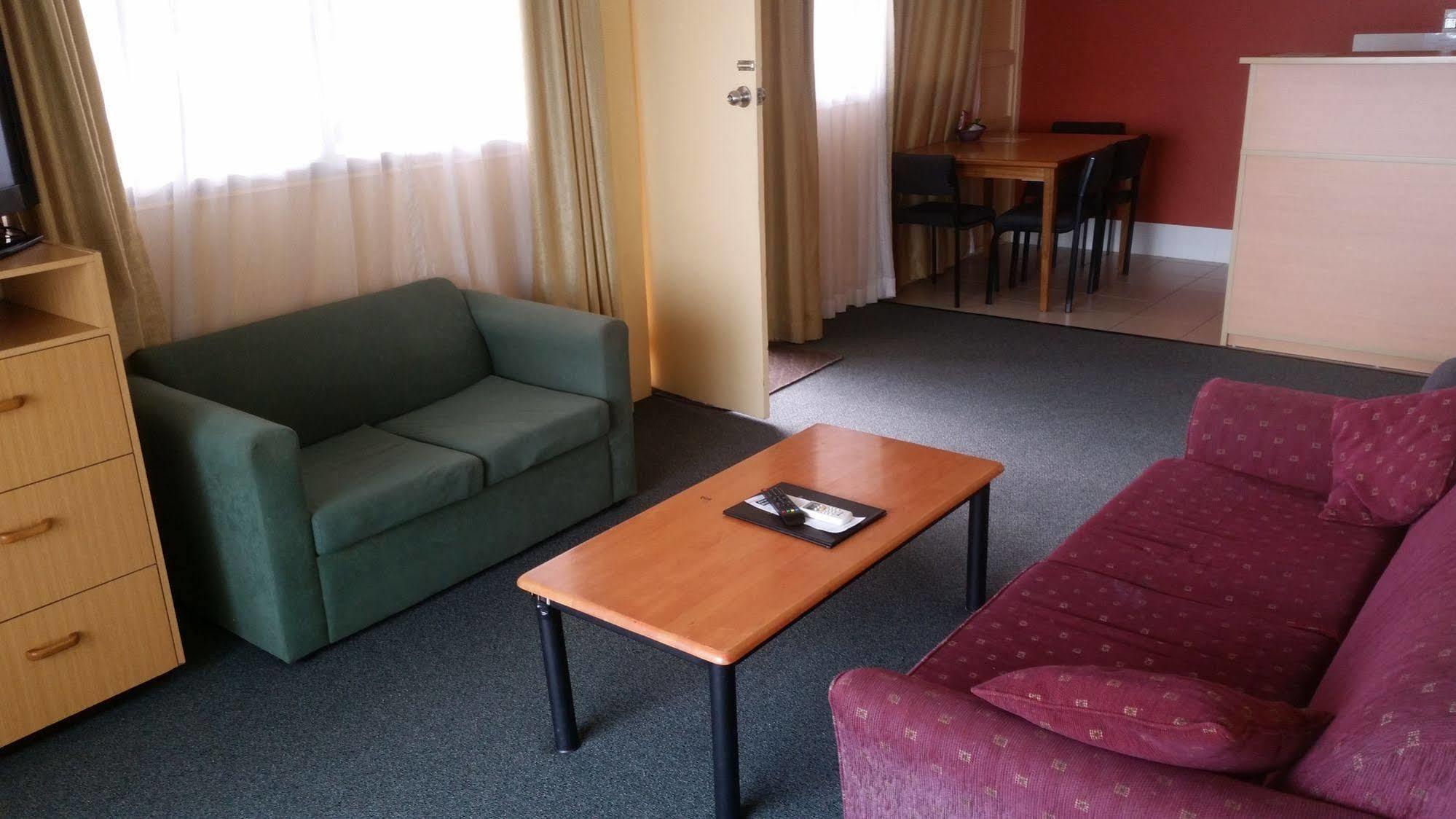 Annerley Motor 4*