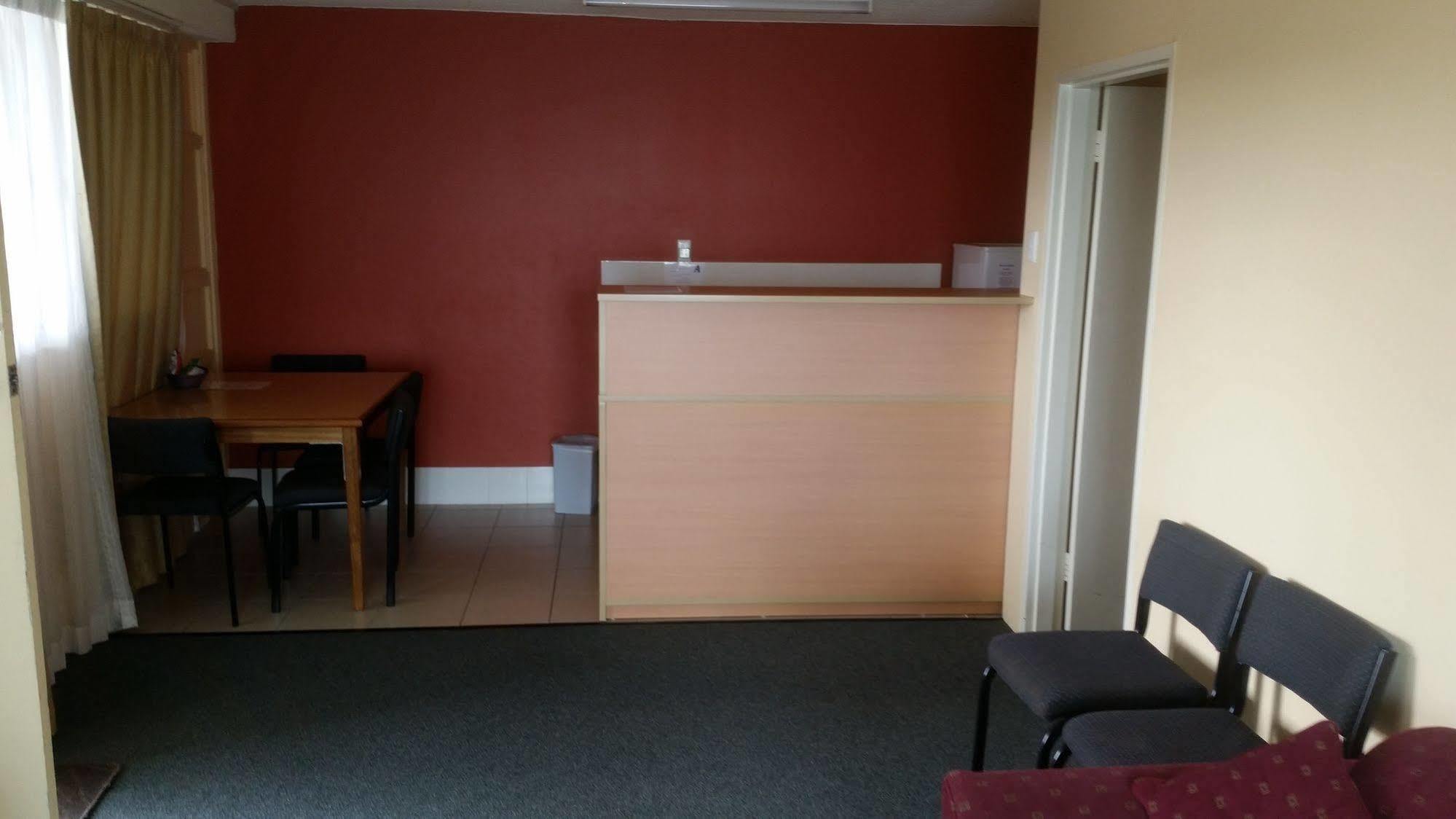 Annerley Motor 4*