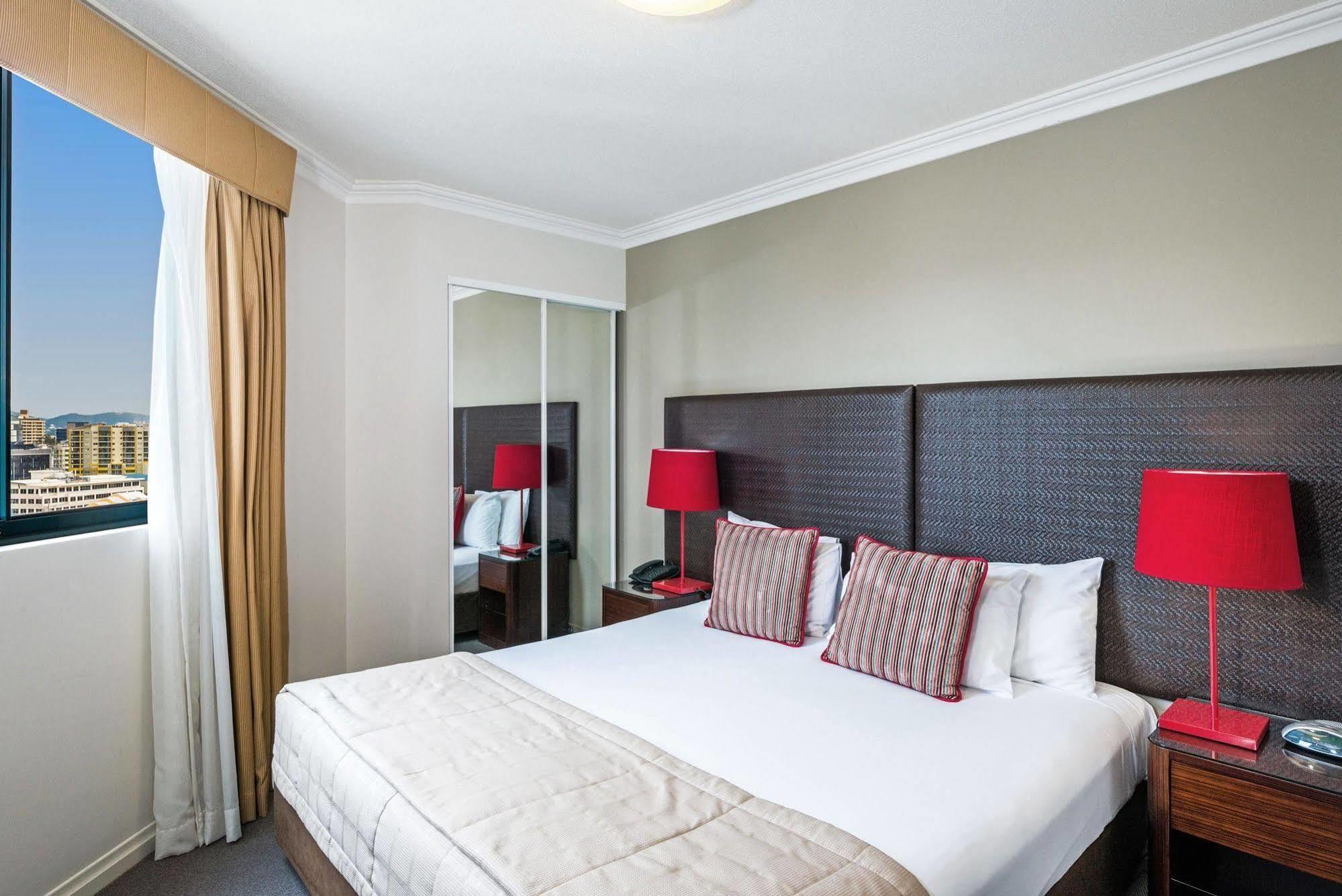 Mantra On Queen Hotel 4*