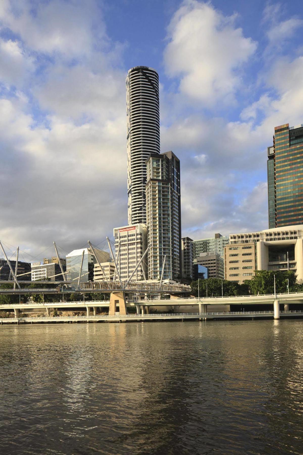 Meriton Herschel Street, Hotel