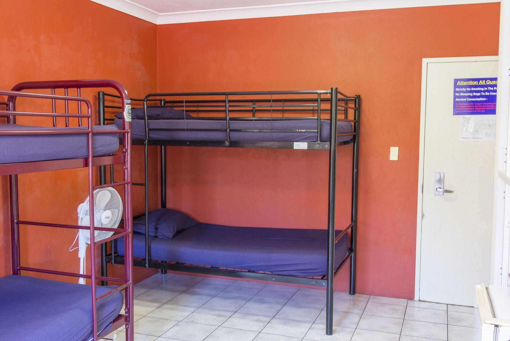 Brisbane Backpackers Resort Hostel *