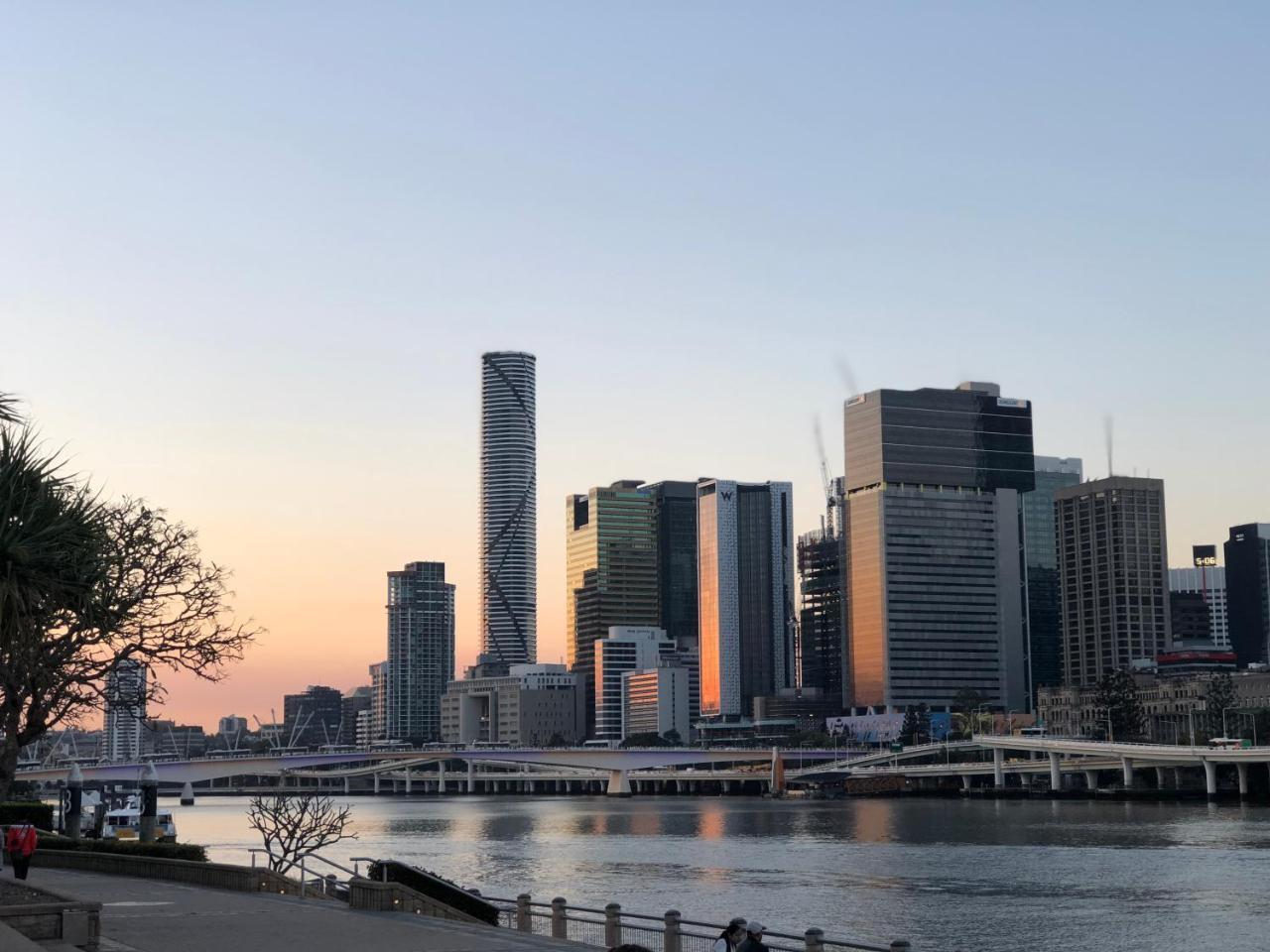 Family -best Of South Bank With Car Park Apartment