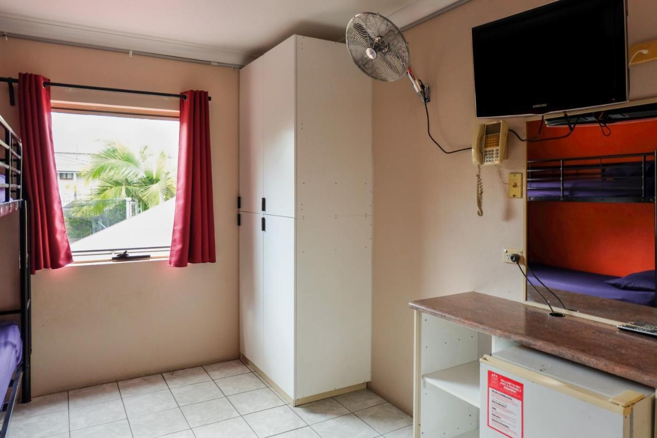 Brisbane Backpackers Resort Hostel *