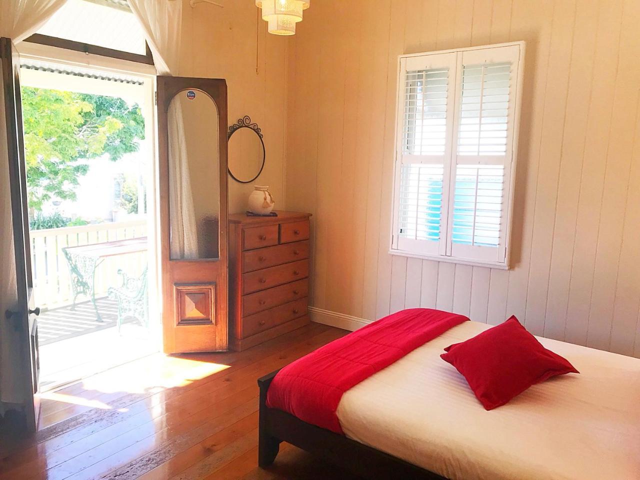 4 Bedroom House - Walk To Southbank * Brisbane