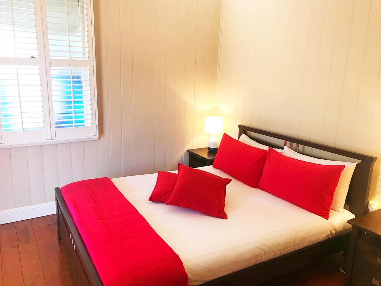 4 Bedroom House - Walk To Southbank Holiday home