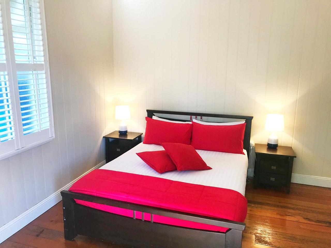 4 Bedroom House - Walk To Southbank Holiday home