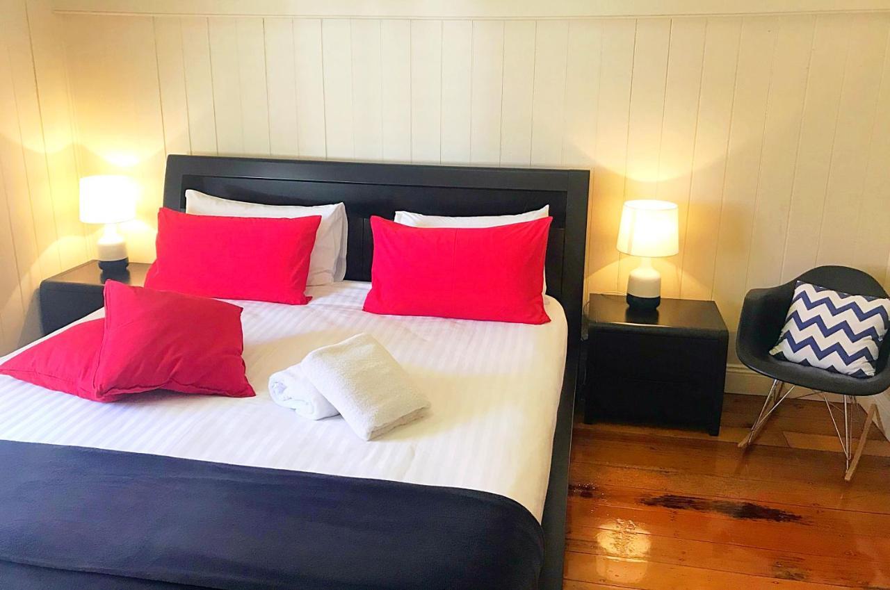 4 Bedroom House - Walk To Southbank Holiday home *