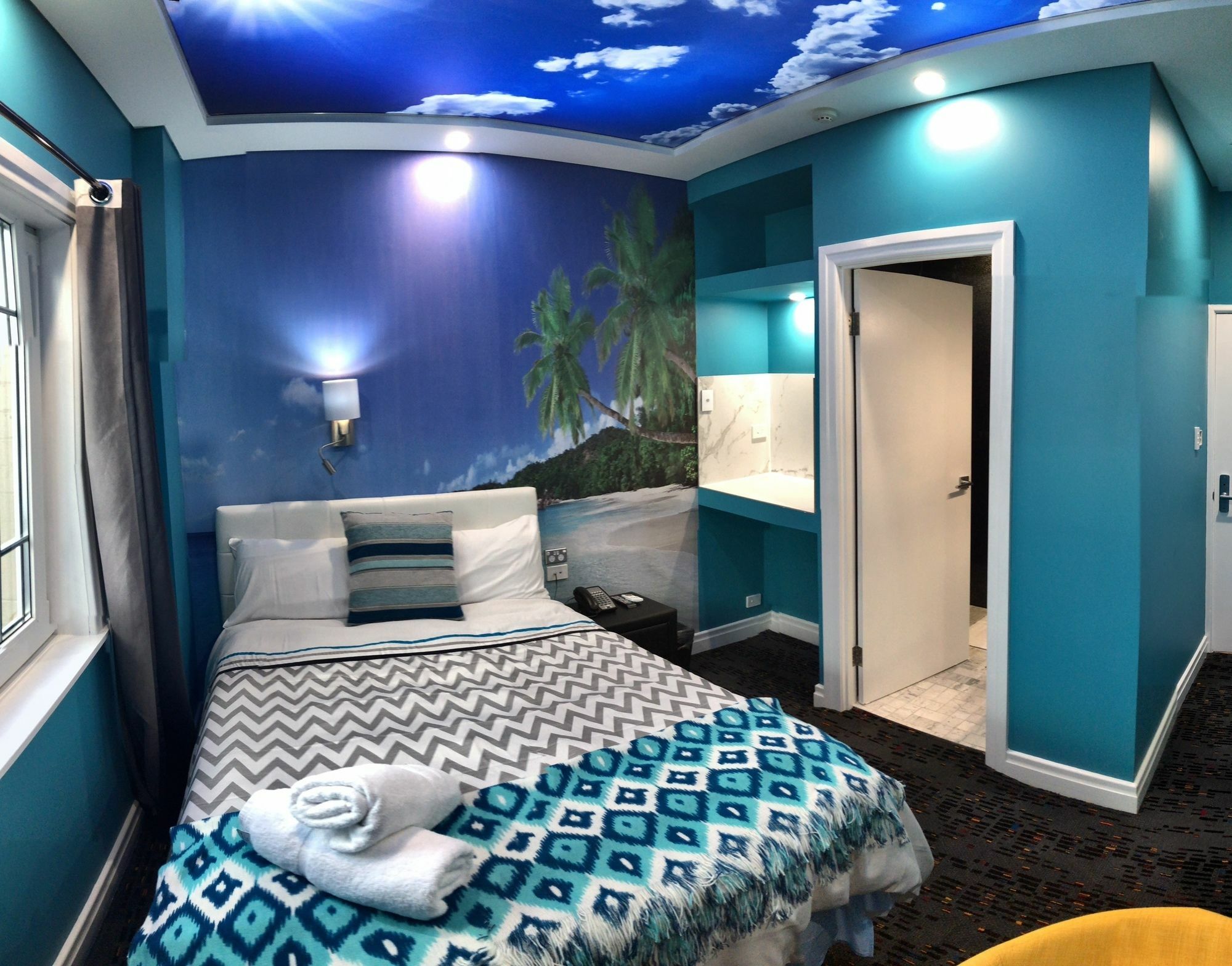 Amelia Boutique 4*