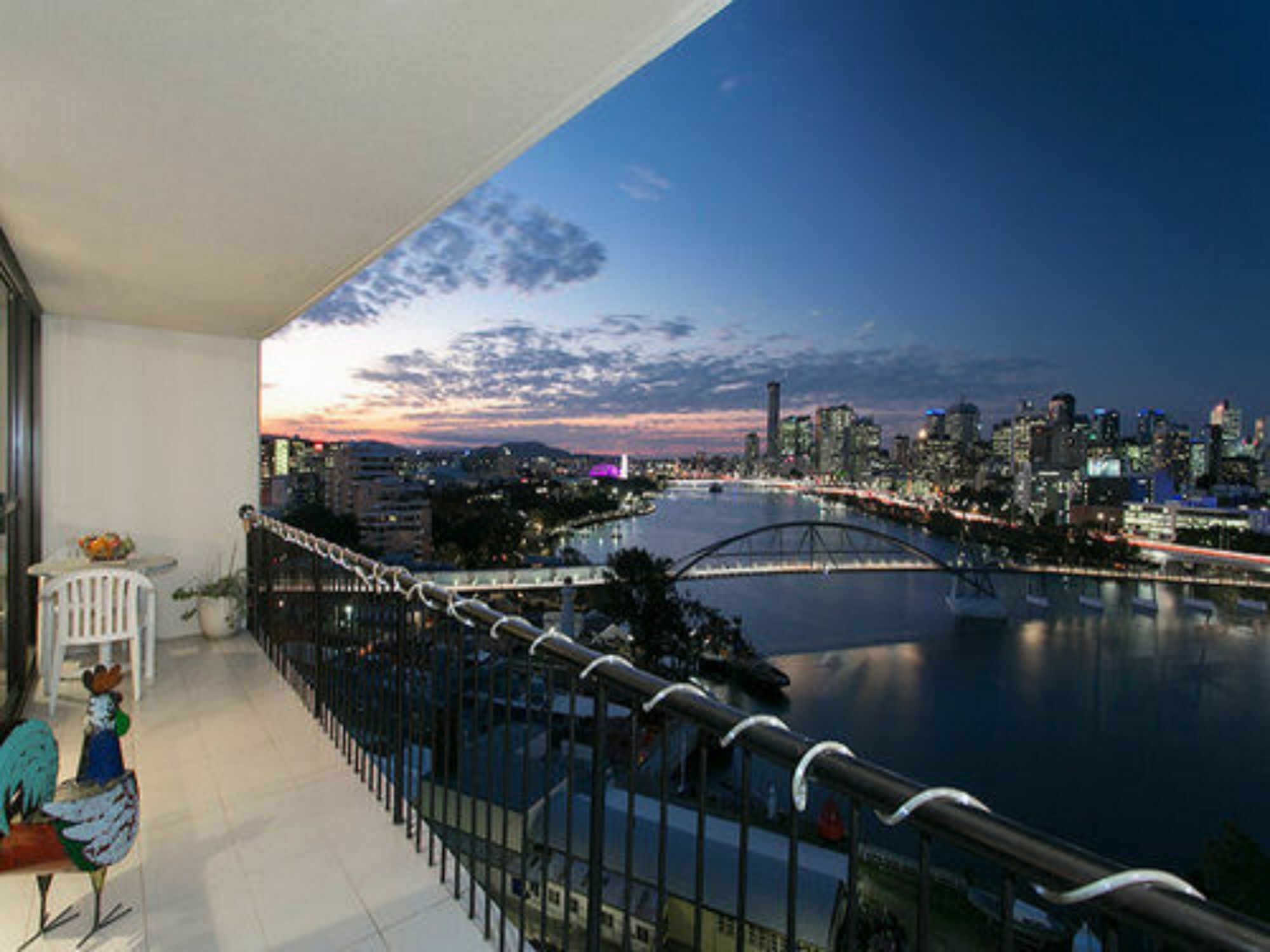 River Plaza Aparthotel 3*