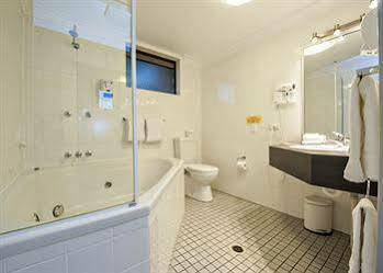 Airport Admiralty 3*