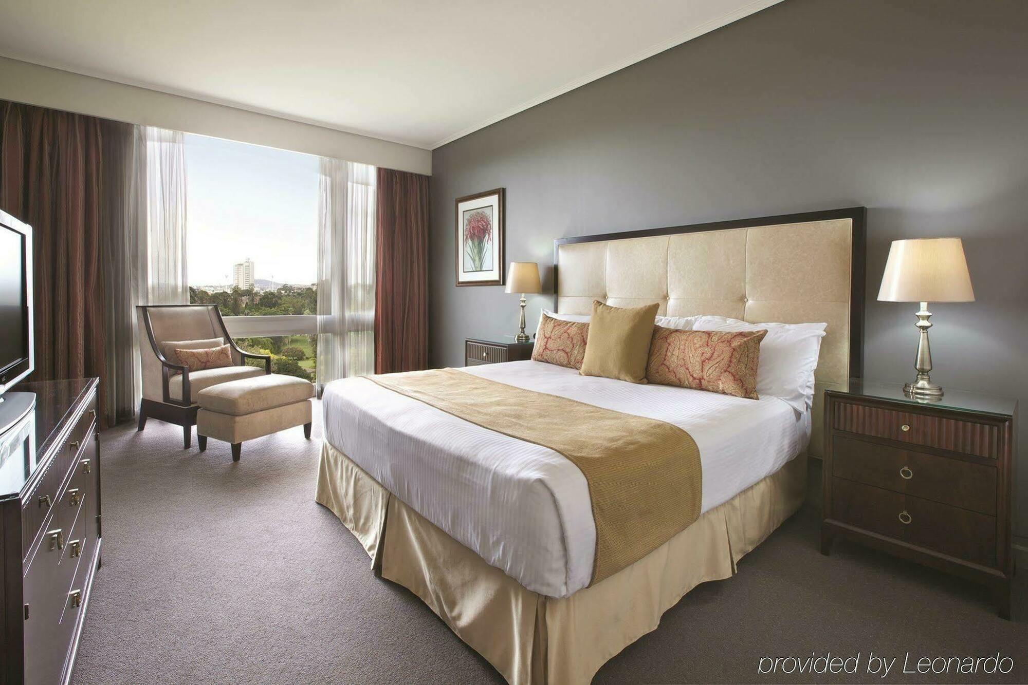 Royal On The Park Hotel 5*