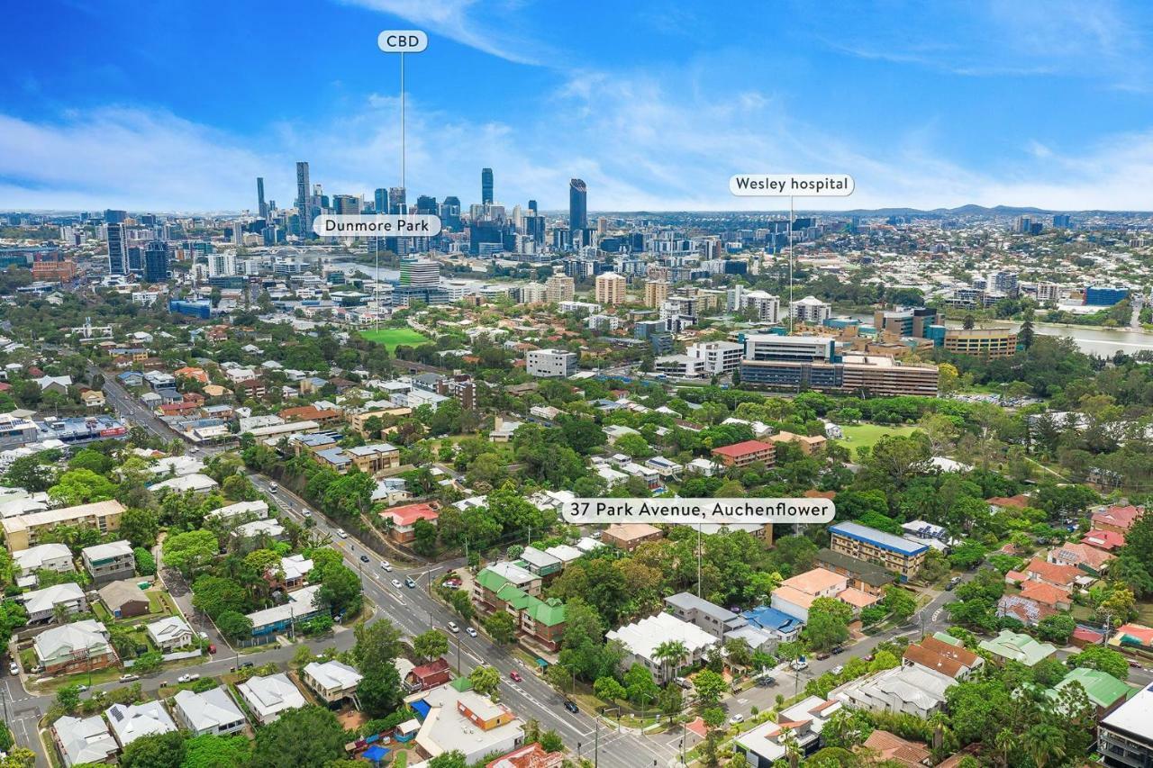 Park Avenue Terrace House Sleeps 9 Holiday home Brisbane