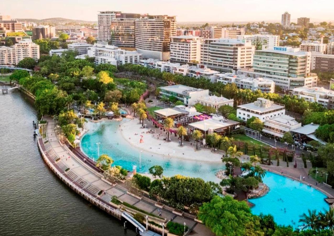 Park Avenue Terrace House Sleeps 9 Holiday home Brisbane