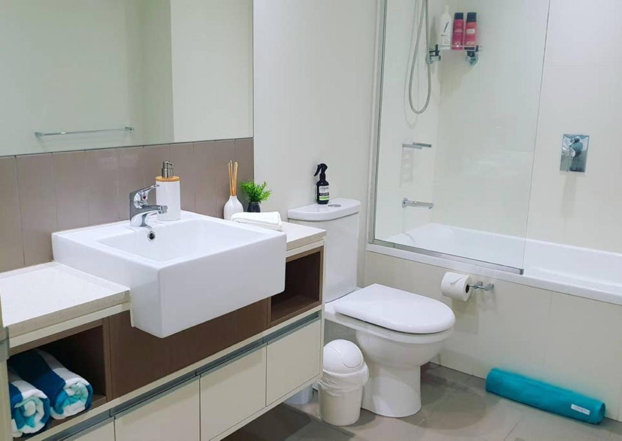 Sk2 - Charming Skyline Cbd W River Views 3 Bedroom Private Apartment