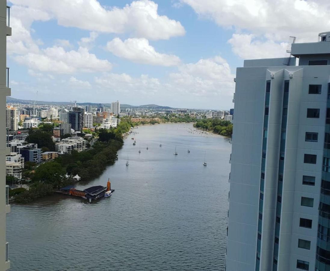 Sk2 - Charming Skyline Cbd W River Views 3 Bedroom Private Apartment *