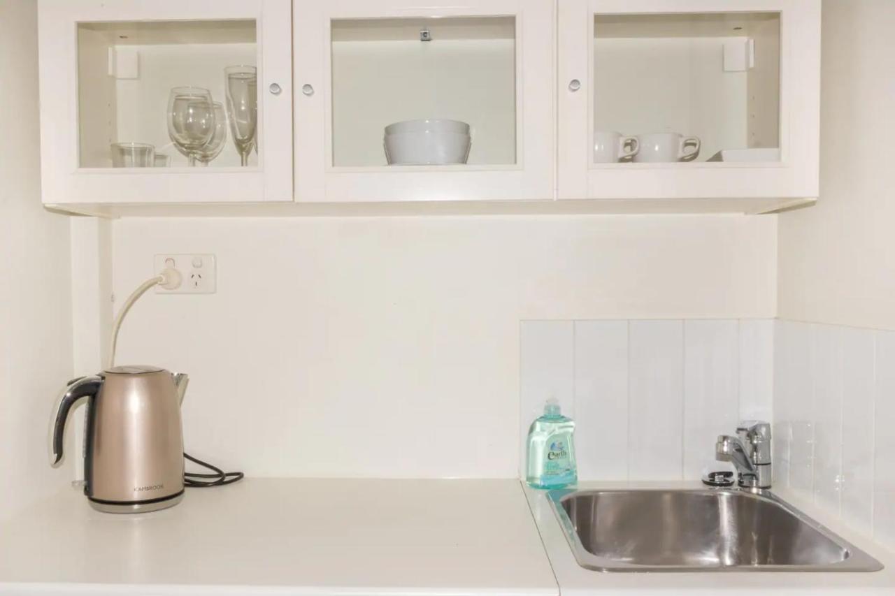 Inn 1 Bed Near Eagle Street 3*