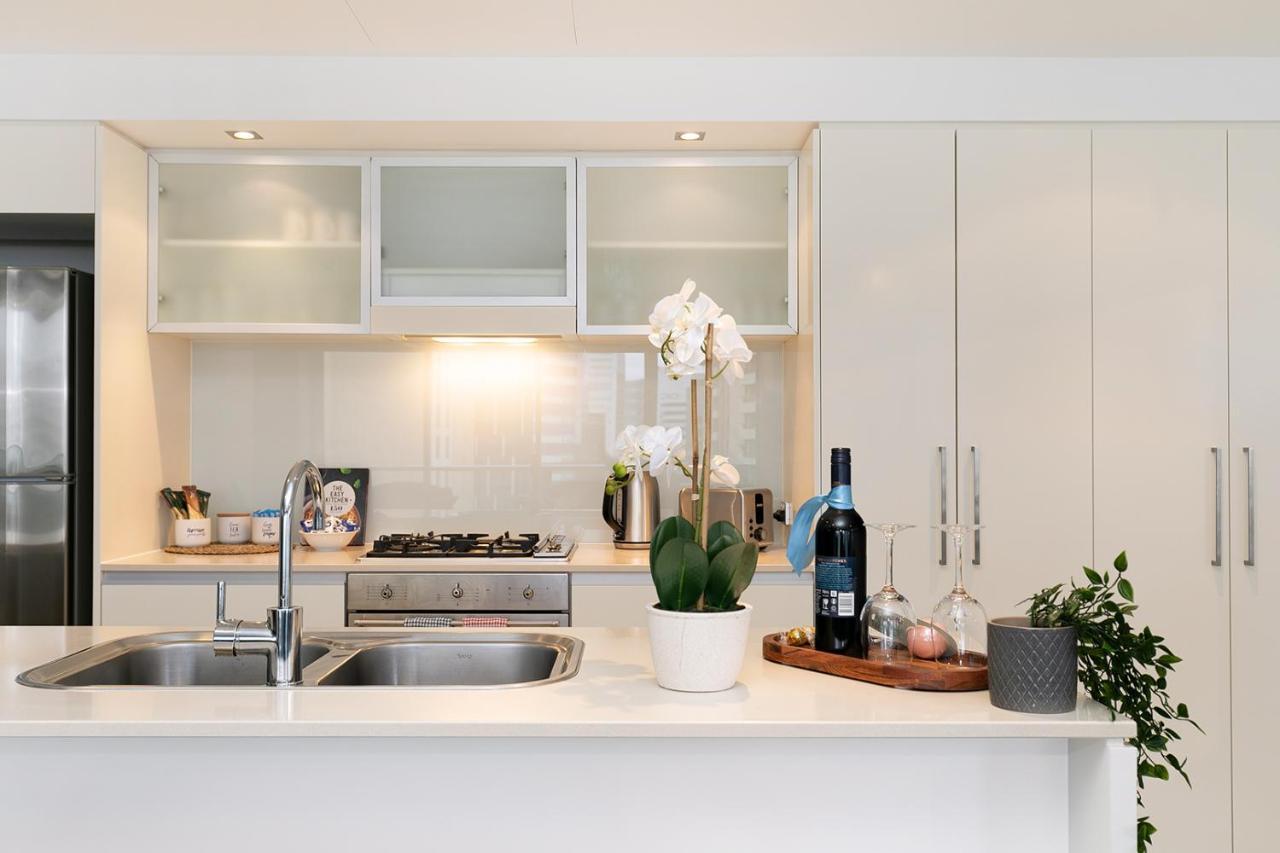 Executive 3 Bedroom Family - Cbd - Views - Netflix - Fast Wifi - Free Parking Apartment Brisbane