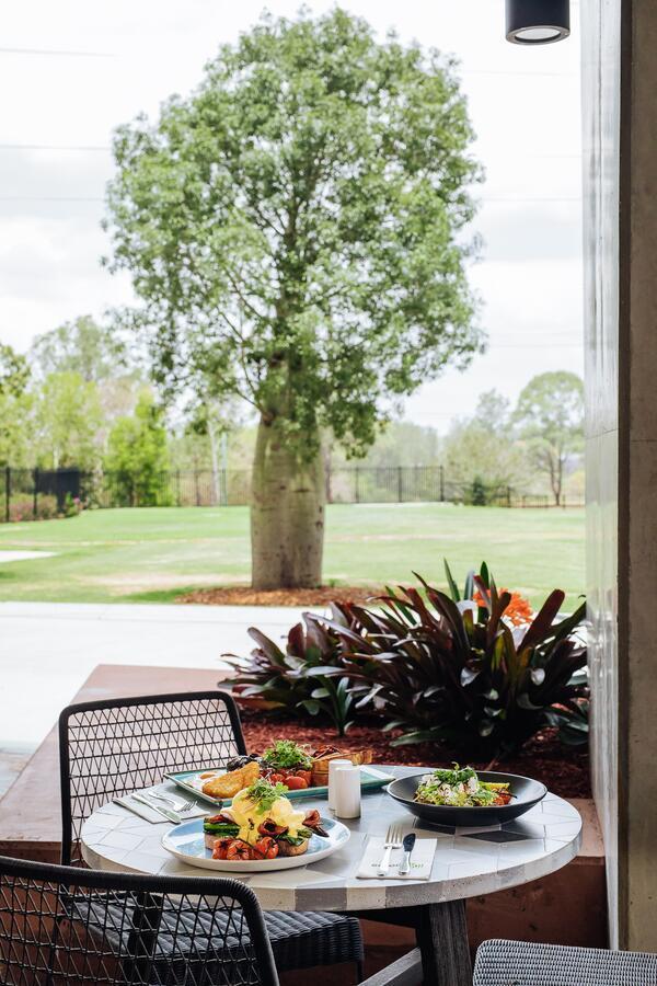 Hotel Eatons Hill 4*